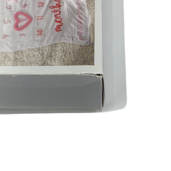 Baby Monthly Milestone Muslin Blanket and Frame - Pink - Picture 14 of 17